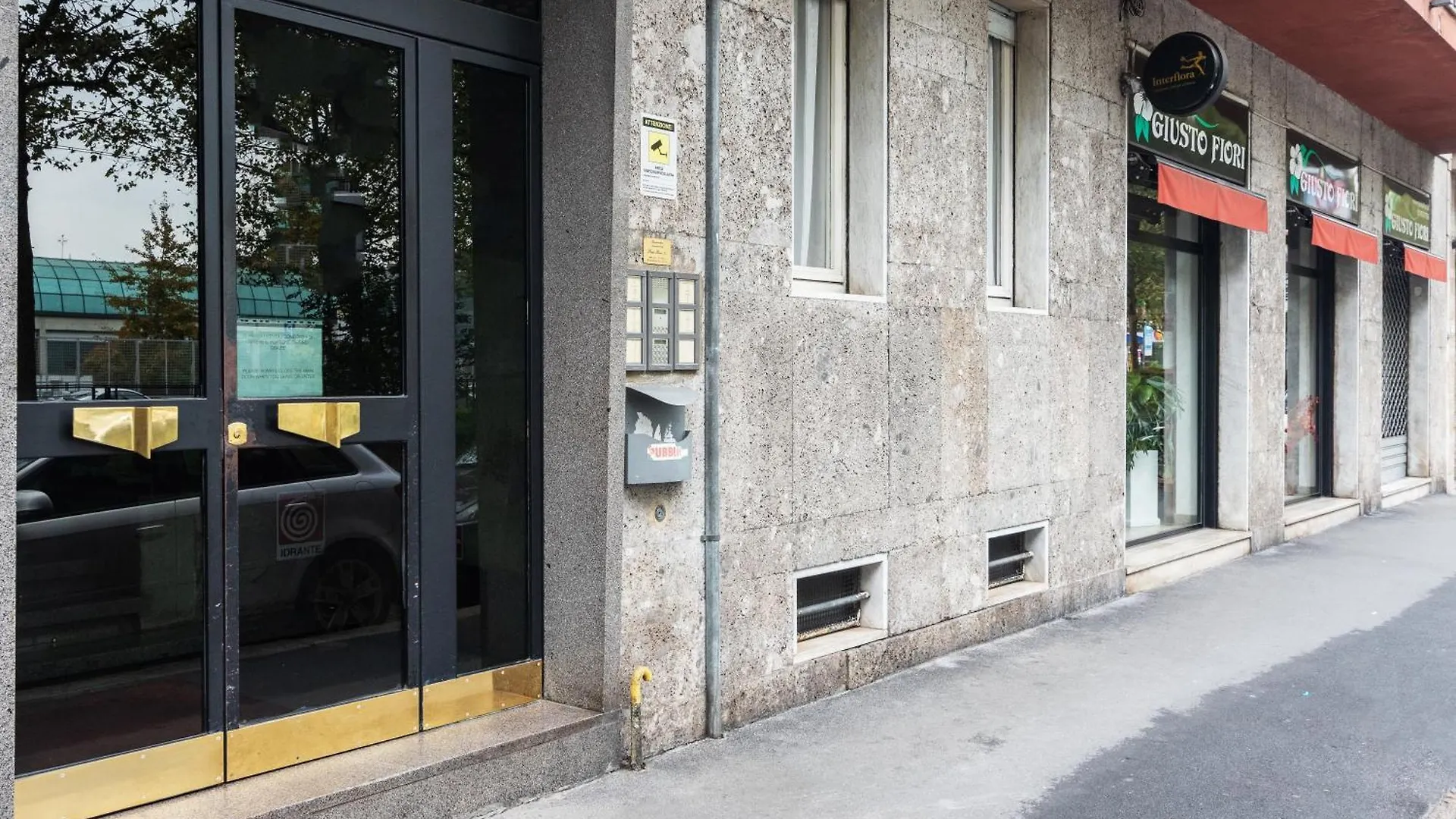 Appartamento Bilocale Design Con Terrazza - De Angeli Milano 0*,  Italia